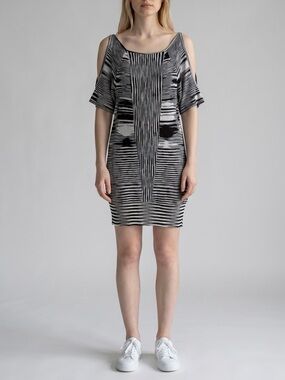 bebe black and white striped dress | Dresses | Bebe Sequin V Neck V Pattern bis-display-manual Kylie Jenner just turned Style:long sleeve top + bow + tutu stretch woven fabric holds